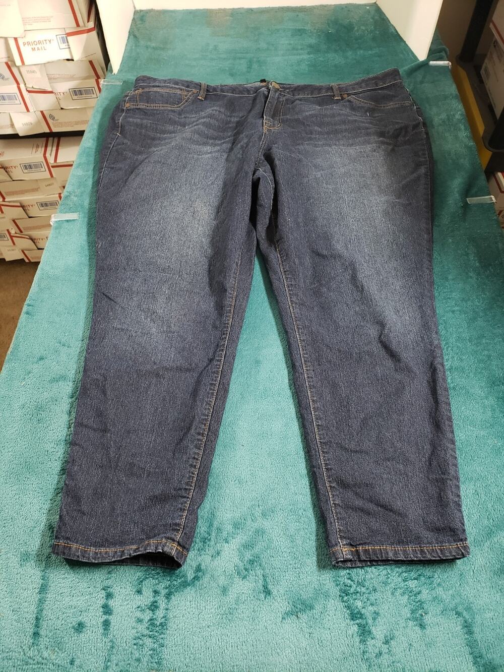1822 Jeans Size 22 W Womens Blue Pants Stretch Denim Plus Mid Rise Cropped